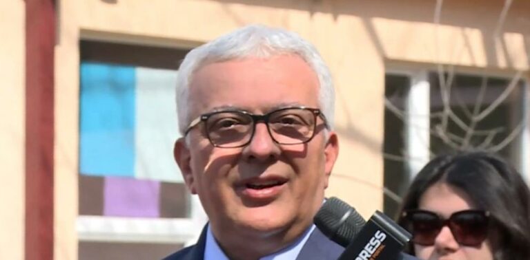 Predsjednički kandidat Andrija Mandić obavio građansku dužnost