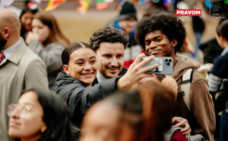 Abazovića ugostili na Harvardu, istaknuta crnogorska zastava