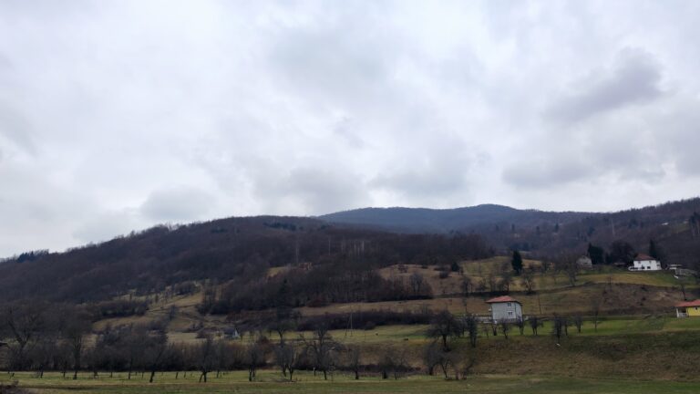 Oblačno, povremeno kiša