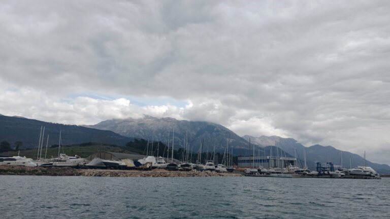 Oblačno, povremeno kiša