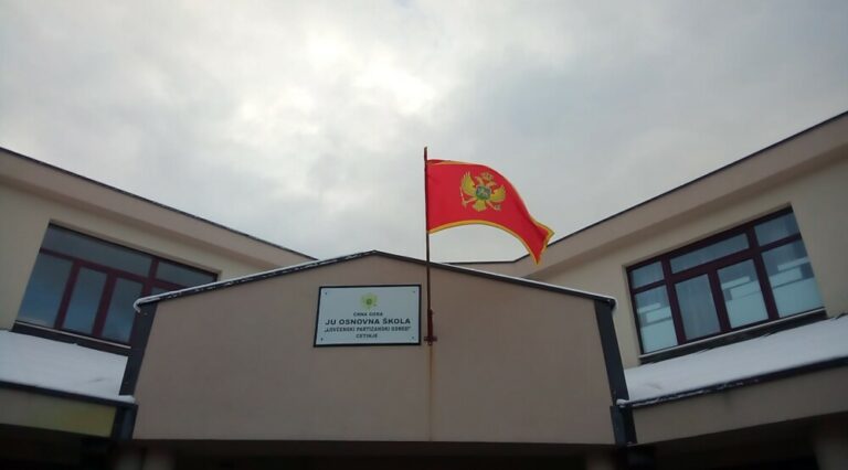 Nasilje u cetinjskoj školi: Djevojčica udarala drugarice u prisustvu majke