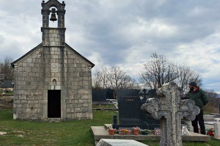 Oskrnavili crkvu Svetog Luke u nikšićkom naselju, otuđili 23 ikone i dvije kadionice