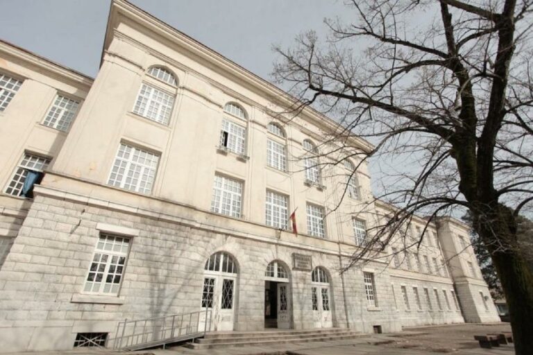 U srednjim školama 9.000 mjesta, prijave na konkurs podnose se od 26. juna