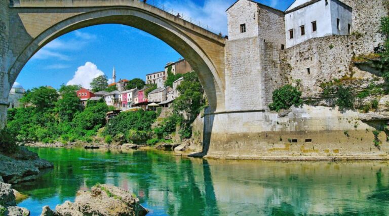 Drama u Mostaru: Muškarac pucao u centru grada, pušku ostavio u dvorištu vrtića