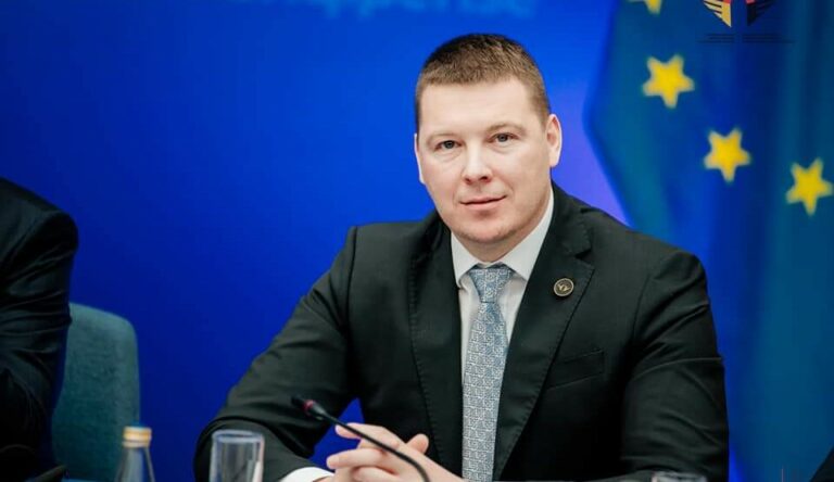 Adžić: Ne smijemo dozvoliti da stranci zloupotrebljavaju CG i neregularno ulaze u EU