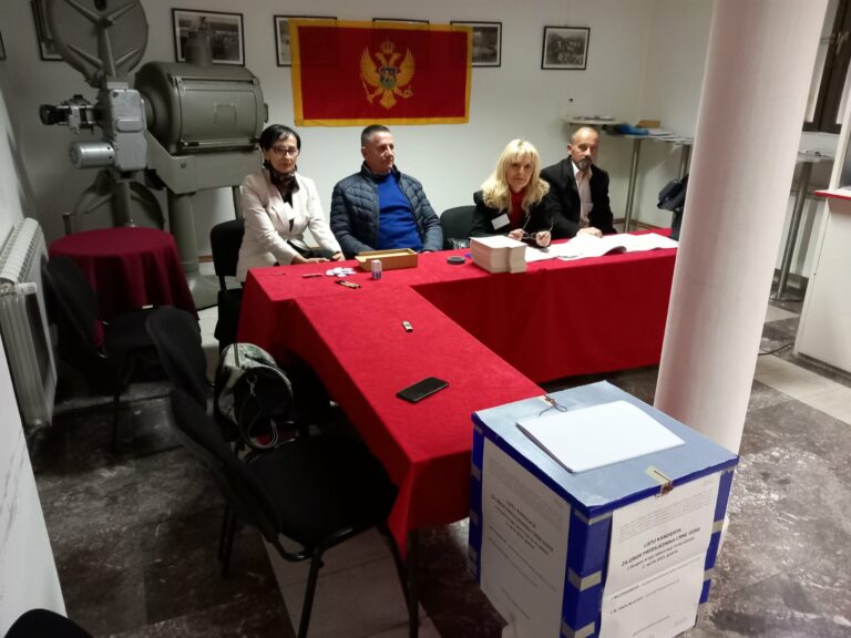 ODGAĐANjA NEMA: Partije još kalkulišu kako će i sa kim na izbore