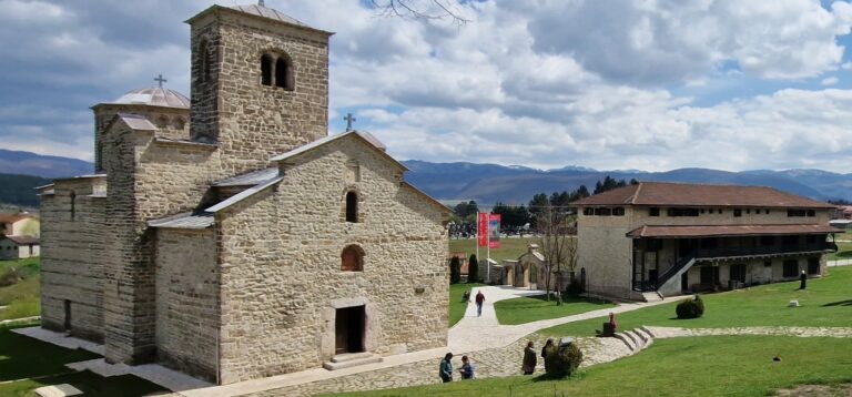 Istraživanje: Građani najmanje vjeruju partijama, najviše crkvi