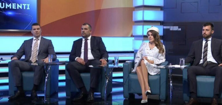 Adžić: Ova Vlada brine o građanima; Vuković: Na vlasti imamo političke smutljivce i diletante