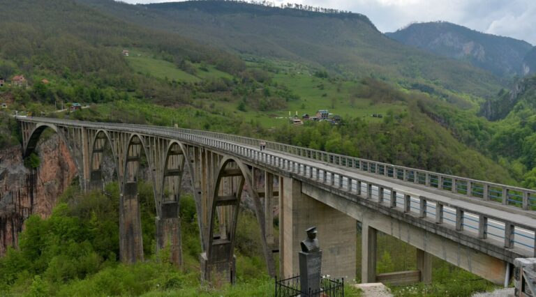 Stradao mladić, skočio sa mosta na Đurđevića Tari