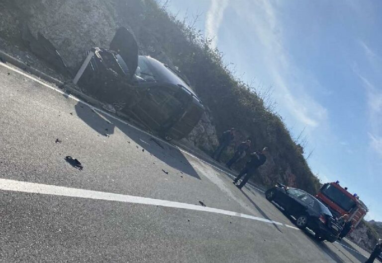 Udes kod tunela Mekavac, dvoje povrijeđeno