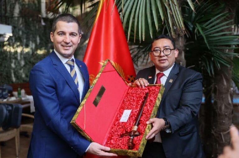 ASK: Prošle godine funkcioneri dobili 171 protokolarni poklon