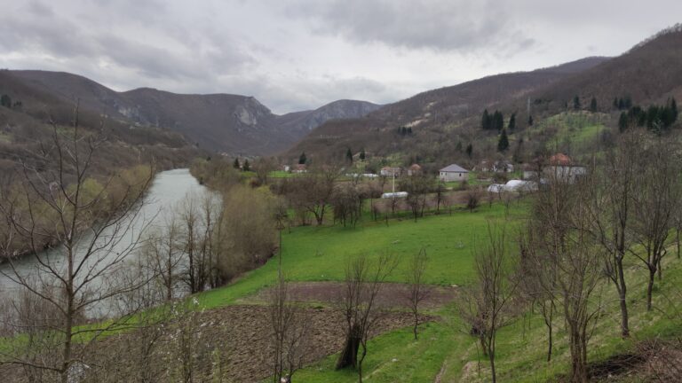 Oblačno, povremeno kiša