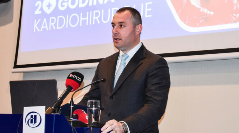 Šćekić: S poštovanjem stojim pred ljekarskim i medicinskim pozivom, oni kojiima su usta puna pravde, a koji je zobilaze, da ne drže pridike