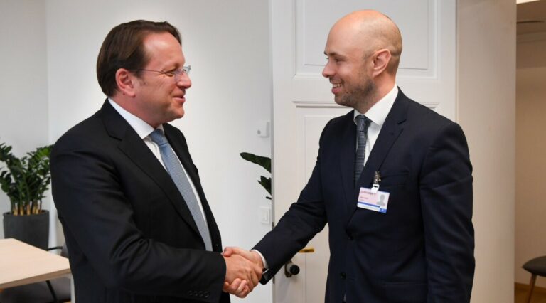 Radulović i Varhelji: Nakon izbora očekuje se formiranje parlamentarne većine posvećene putu ka EU