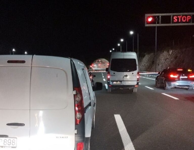 Prevrnulo se vozilo na auto-putu, nema povrijeđenih