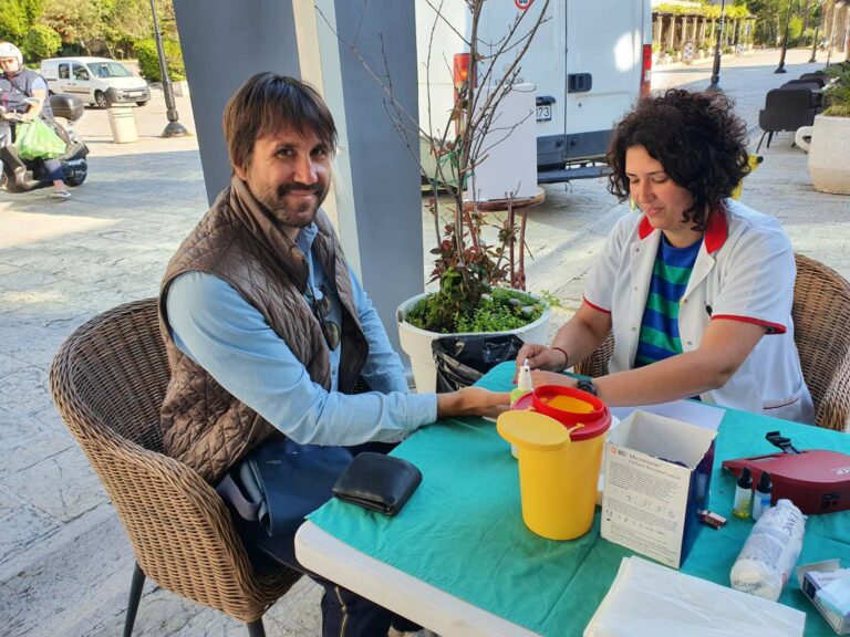 Dobrovoljno davanje krvi ispred budvanskog Starog grada