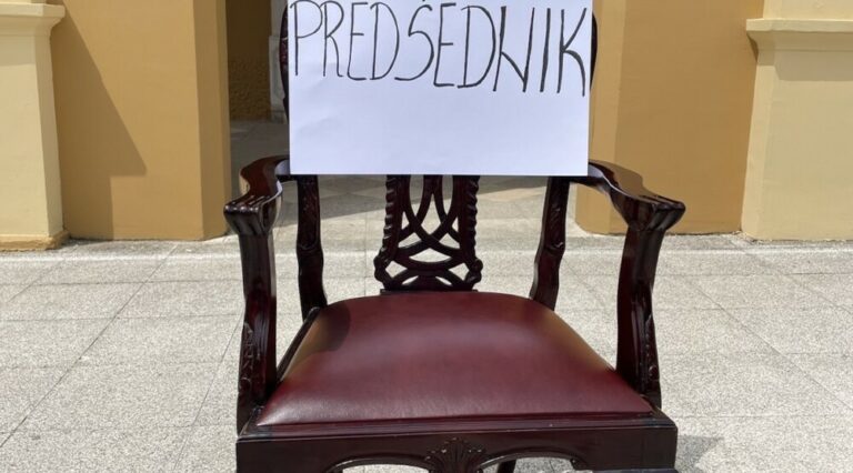 Performans DPS-a Cetinje povodom inauguracije Milatovića; Huter: On Cetinja nije ni dostojan