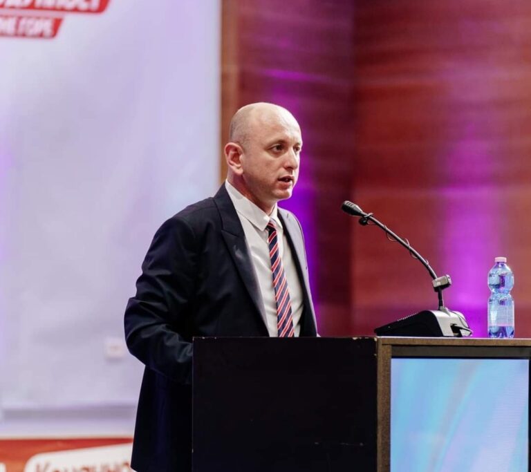 Knežević: Dok Spajić ne „proradi“ na većini, da napravimo privremenu od ambasadora!