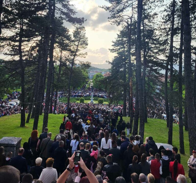 (FOTO;VIDEO) U Nikšiću litija povodom sv. Vasilija Ostroškog