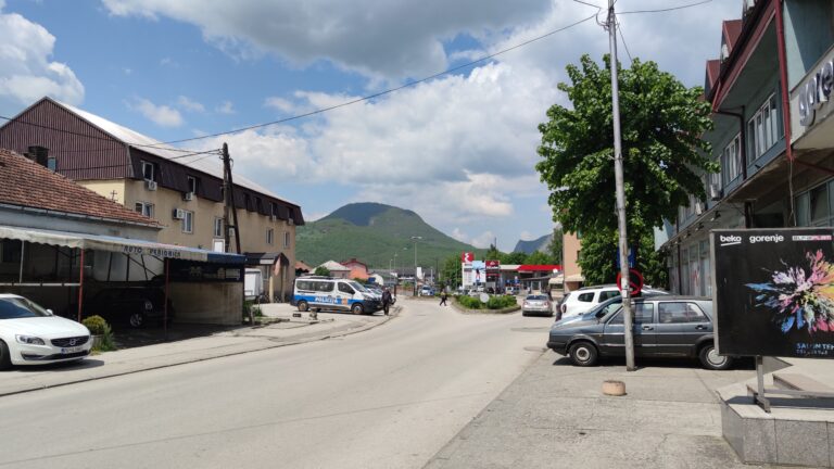 Stanje na putevima: Pojačana frekvencija vozila prema turističkim centrima