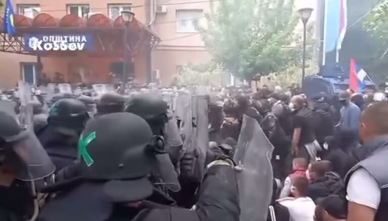 KFOR nasilno razbija protest u Zvečanu, ima povrijeđenih