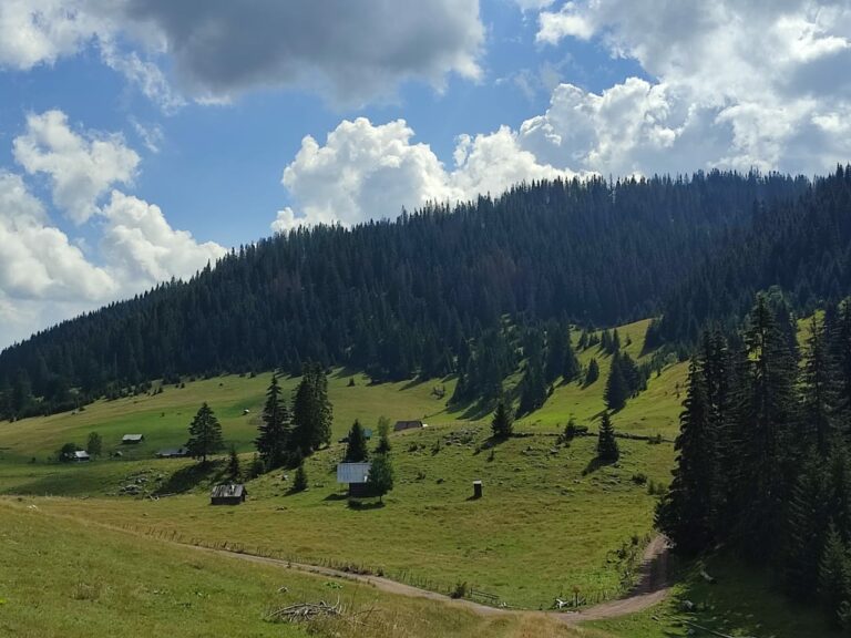 Danas oblačno sa dužim sunčanim intervalima