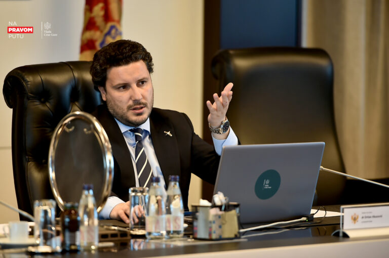 Abazović: Biće interesantno vidjeti koliko “patriota” ima imovinu u Srbiji ili Sjevernoj Makedoniji a da nije prijavljena