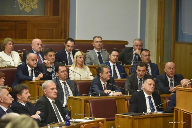 Predmet „Stanovi“: Nismo mi, Vlada je…