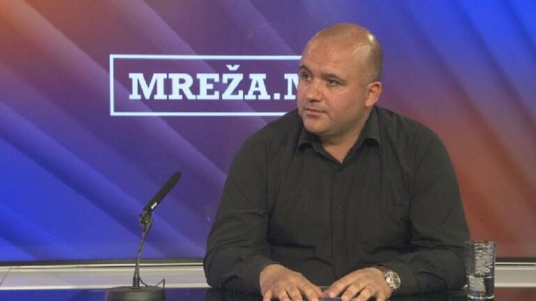 Vraneš dao nalog da trobojke budu istaknute na javnim ustanovama