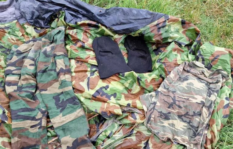 Velika akcija policije: Otkrivena 43 migranta, nađene automatske puške i maskirne uniforme 