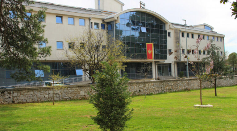 Više stotina maturanata dobilo nula bodova: Popadali na eksternom ispitu iz CSBH jer su prepisivali?