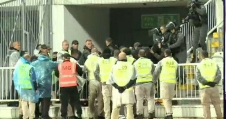 Rumunski navijači izbačeni sa stadiona u Prištini, uzvikivali „Kosovo je Srbija“