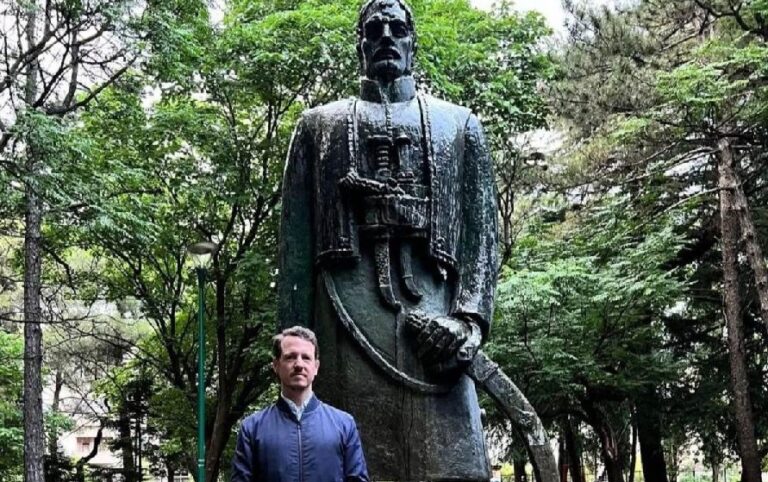 Princ Filip u Podgorici, obišao Karađorđev spomenik