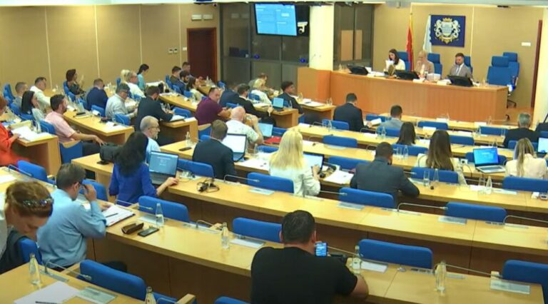 Vuković: Većina u Skupštini Glavnog grada nije uspjela da obezbijedi kvorum; Čarapić: Vuković pobjegao sa sjednice