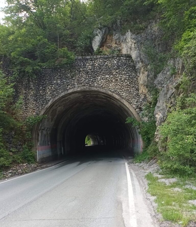 Putevi suvi, Intenzitet saobraćaja umjeren do pojačan