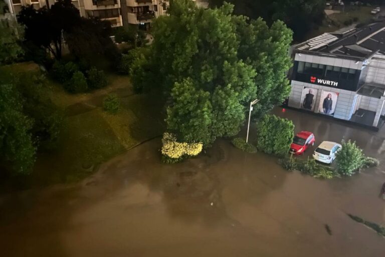 Vatrogasci u Srbiji od 26. maja u 520 akcija spasili 77 osoba ugroženih poplavama