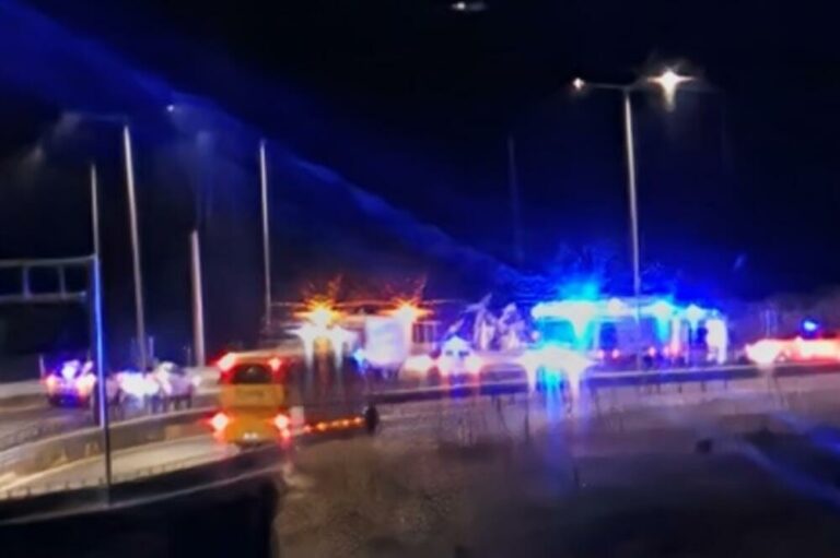 Jedna osoba teže povrijeđena u prevrtanju šlepera na auto-putu