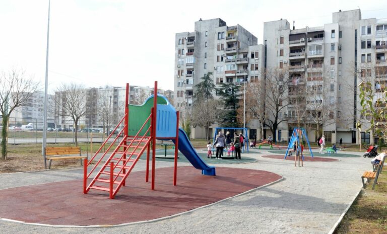 Roditelji.me: U Bloku VI muškarac presretao, pratio djevojčice, kažnjen sa 1.000 eura