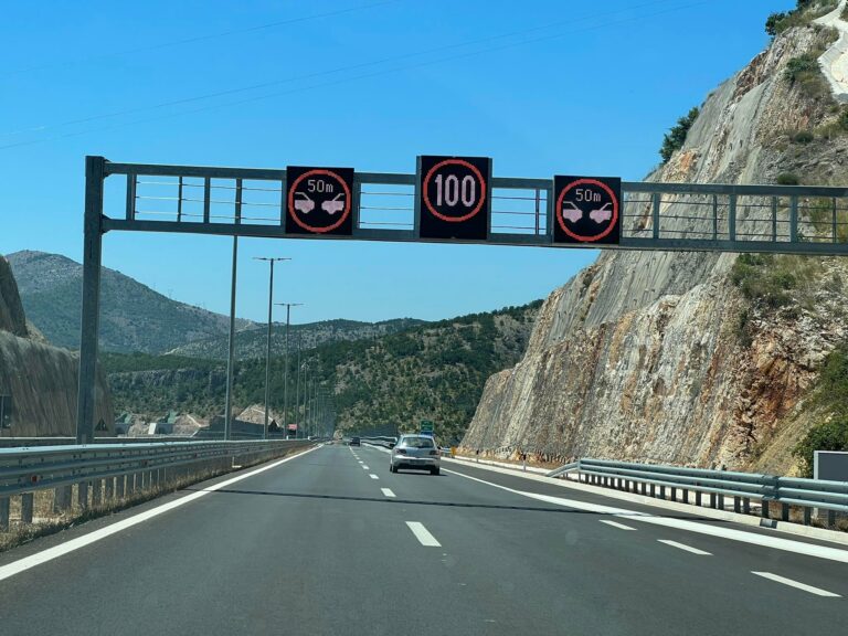 Godinu dana funkcionisanja autoputa: Zbog brze vožnje sankcionisano 2.232 vozača, od naplate putarine prihodovano 8,74 miliona eura, predviđena izgradnja dvije pumpe…