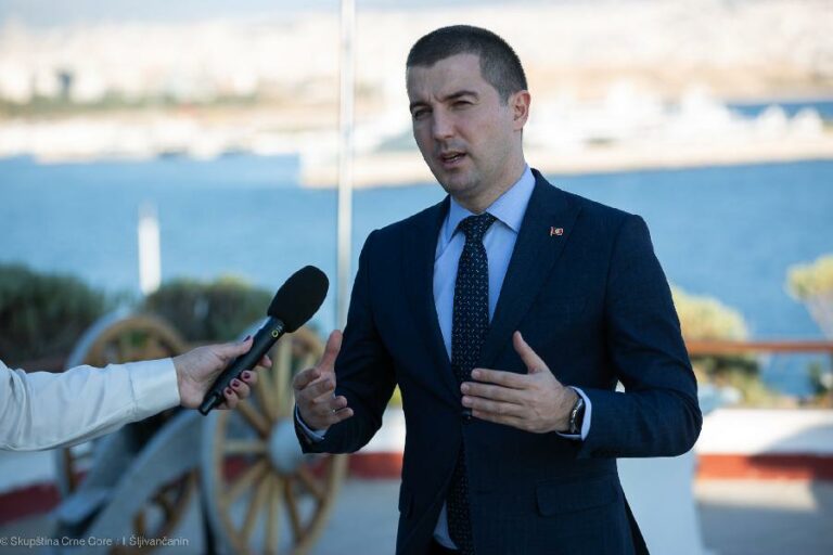 BEČIĆ POVODOM SKY PREPISKI: Nema veće bruke, sramote i izdaje svoje države nego služiti kriminalnim kartelima