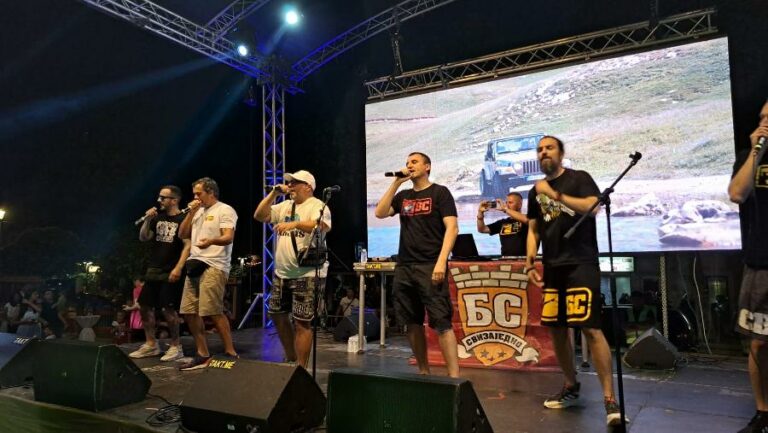 Pun trg u Nikšiću, koncert BS ispunio očekivanja