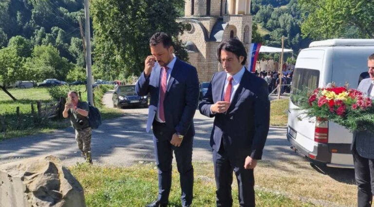 Kovač i Kadić položili vijenac na spomen obilježje u selu Velika