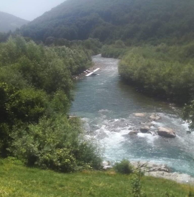 Hidro-avion prinudno sletio u Lim