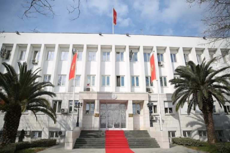 Služba predsjednika države tražila od Vlade „mercedes“