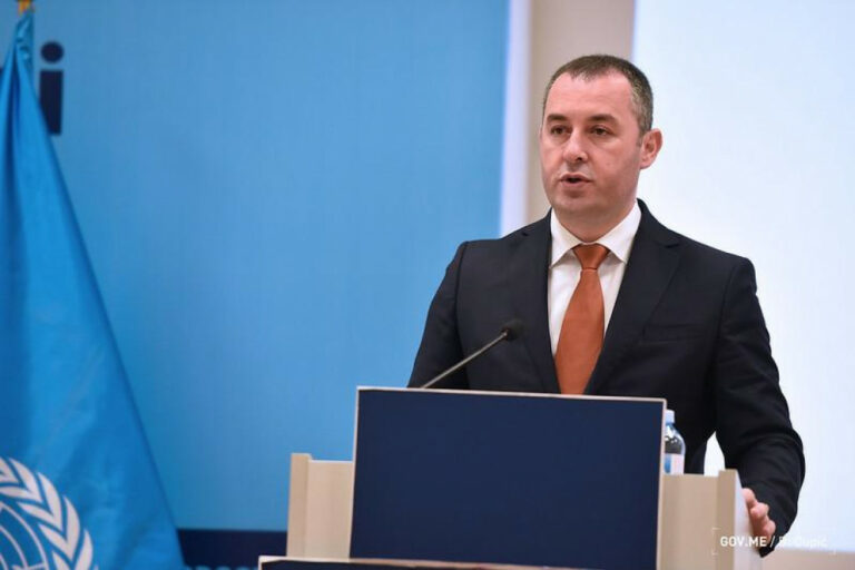 Šćekić podržao Abazovića: Borba protiv kriminala i korupcije prioritet Vlade