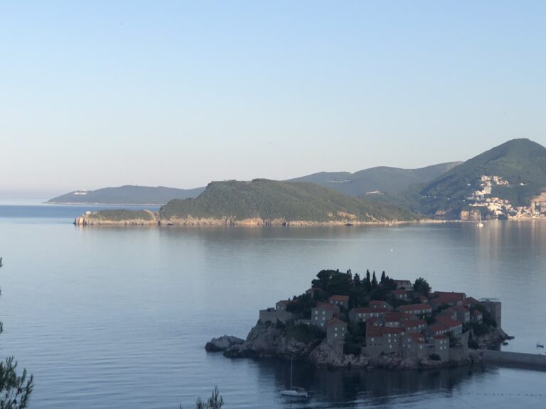 Sveti Stefan otvoren samo za turistički obilazak, ulaz 25 eura