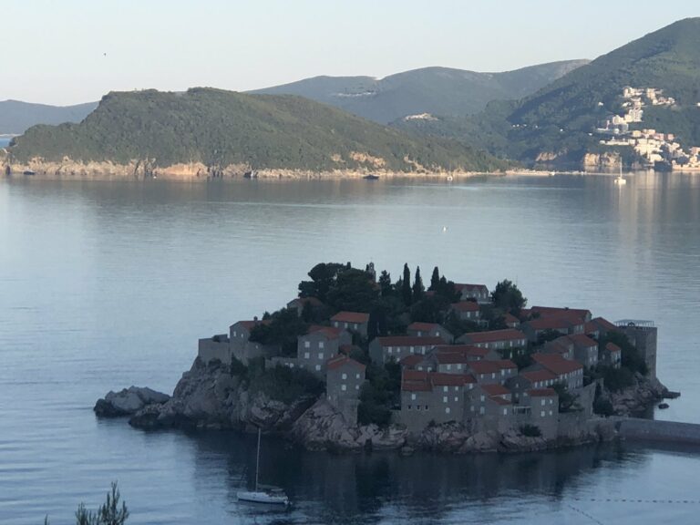 „Svetac“ vraća elitni turizam u Crnu Goru