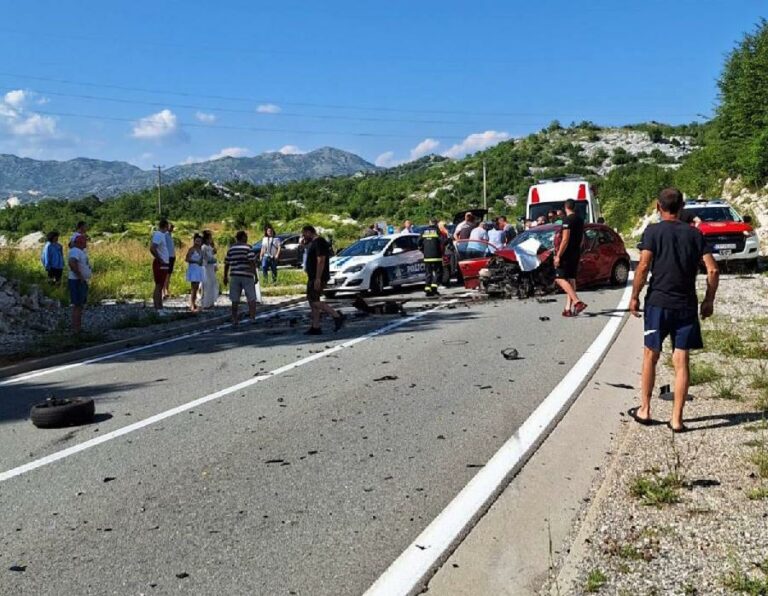 U saobraćajnoj nezgodi na putu Cetinje – Budva povrijeđene tri osobe