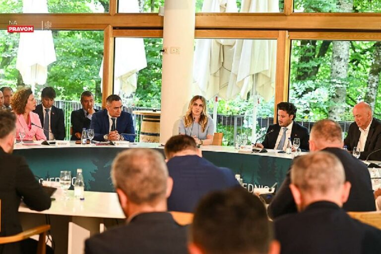 SJEDNICA VLADE: Predloženo pomjeranje početka školske godine, Ministarstvo će razmotriti