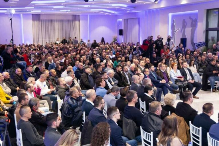 Demokrate DPS-u: Niko više ne kupuje ulaznice za vaše komedije